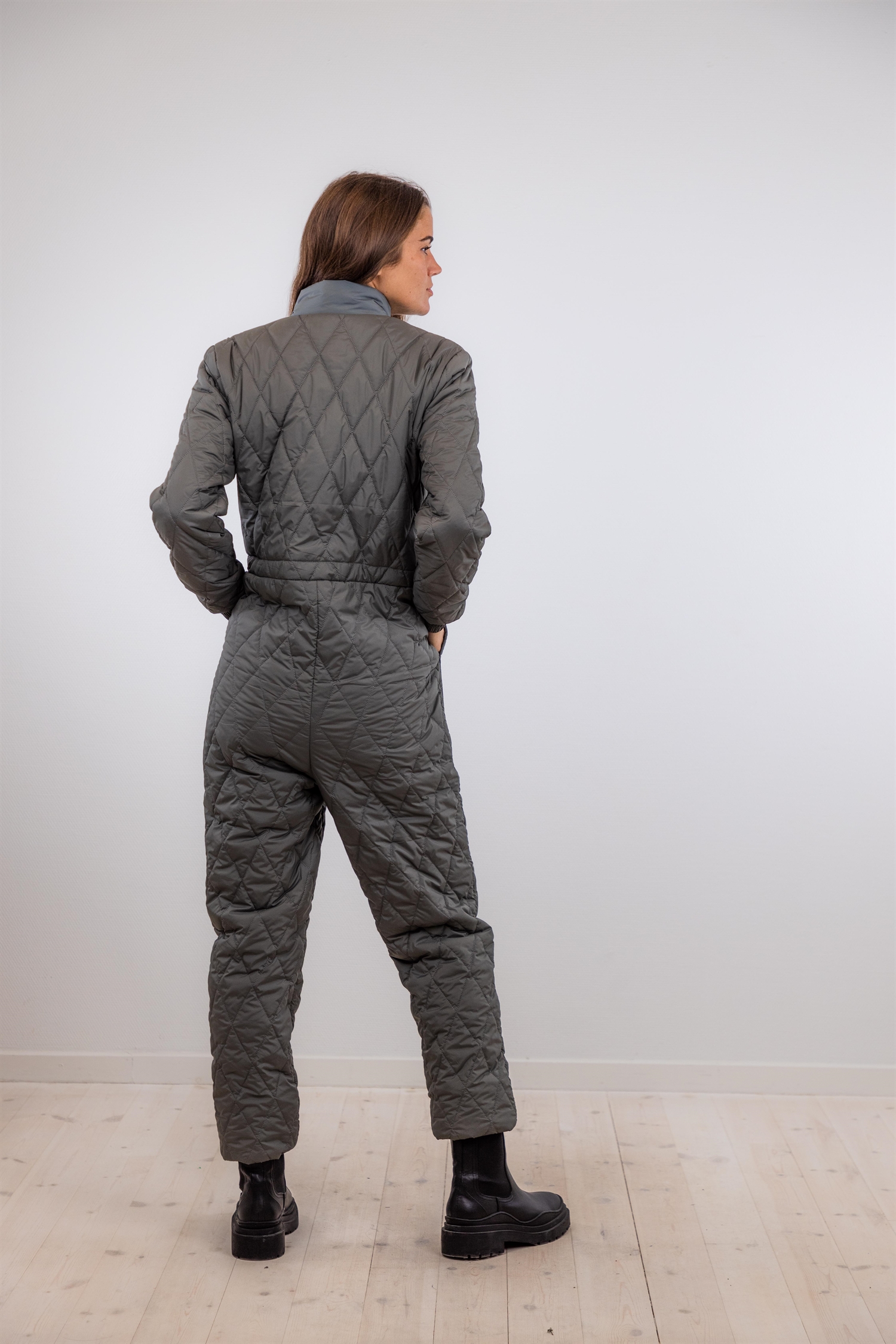 gift anbefale Det Rossi Quilt Jumpsuit Dusty Army - Shop Neo Noir Nyheder