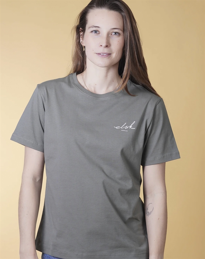 SIGNED BASIC WOMEN\'S CASUAL T-
