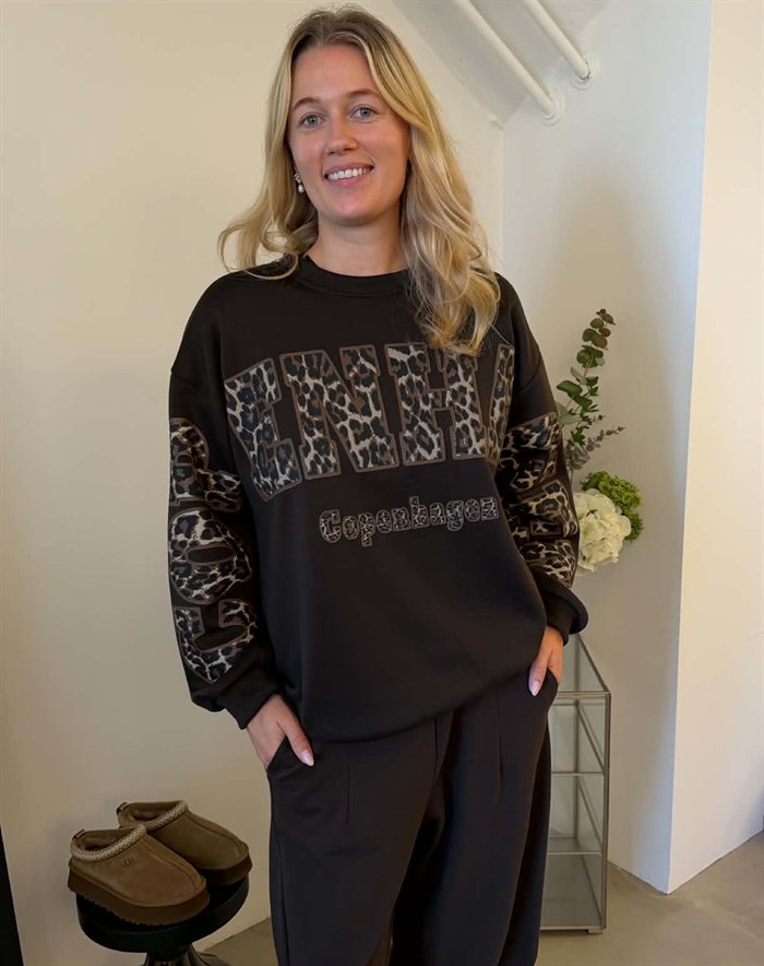 Pre Sale // Marta du Chateau - MDCSevilla Sweatshirt - Moro/Leo