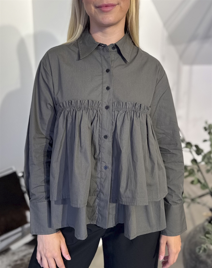Rabens Saloner - Shaker Poplin Frill Skjorte - Pirate Black